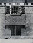 Detail gevel, niet lang na oplevering
<br/>
Wattjes - Nieuw-Nederlandsche Bouwkunst, 3e druk, 1929